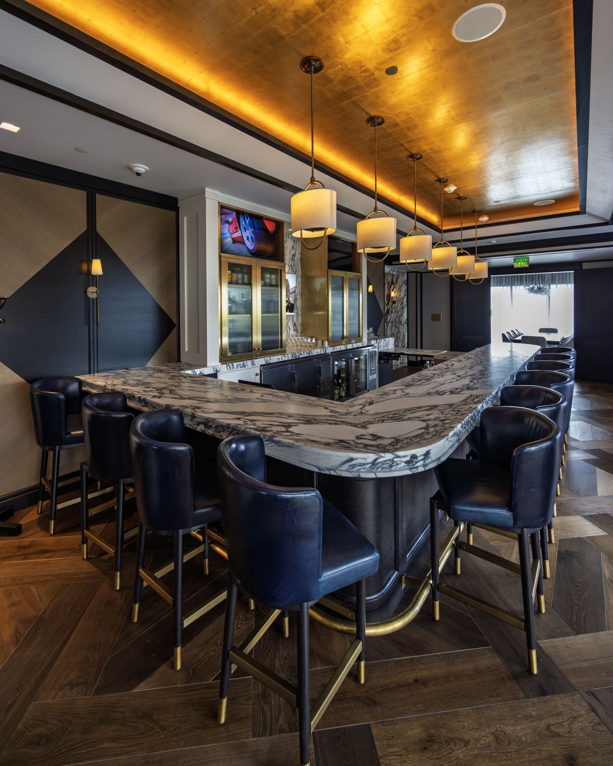 Private bar and lounge in the residents’ club at 706 Mission